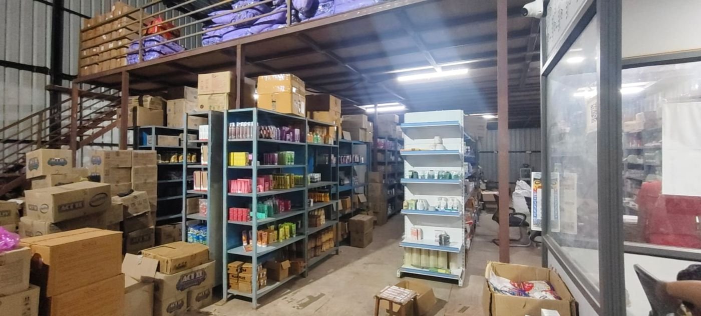 Warehouse racks and mezzanine