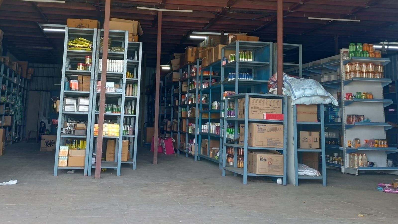 Warehouse — stocked aisles